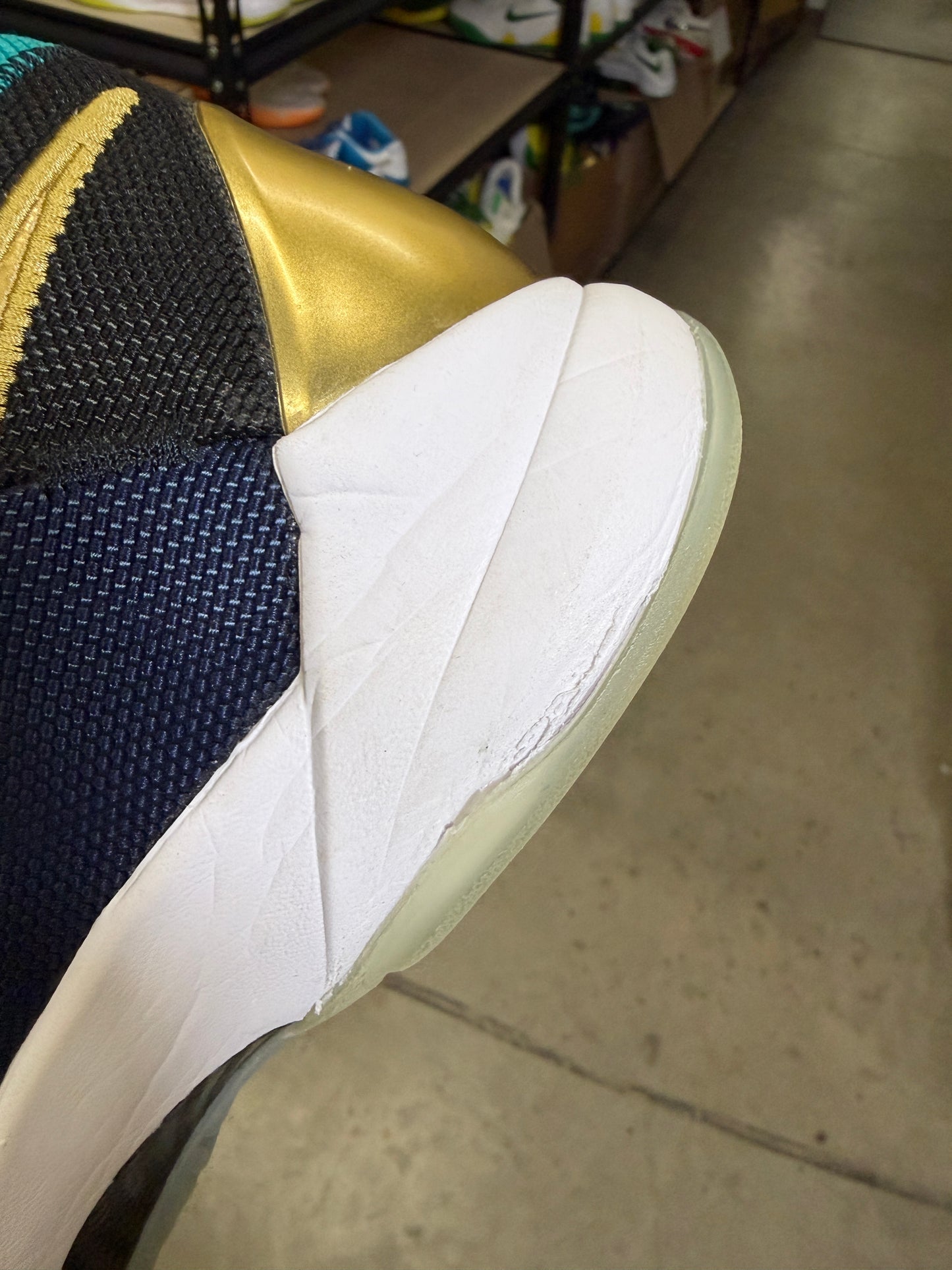 Kobe 5 Undefeated (13)