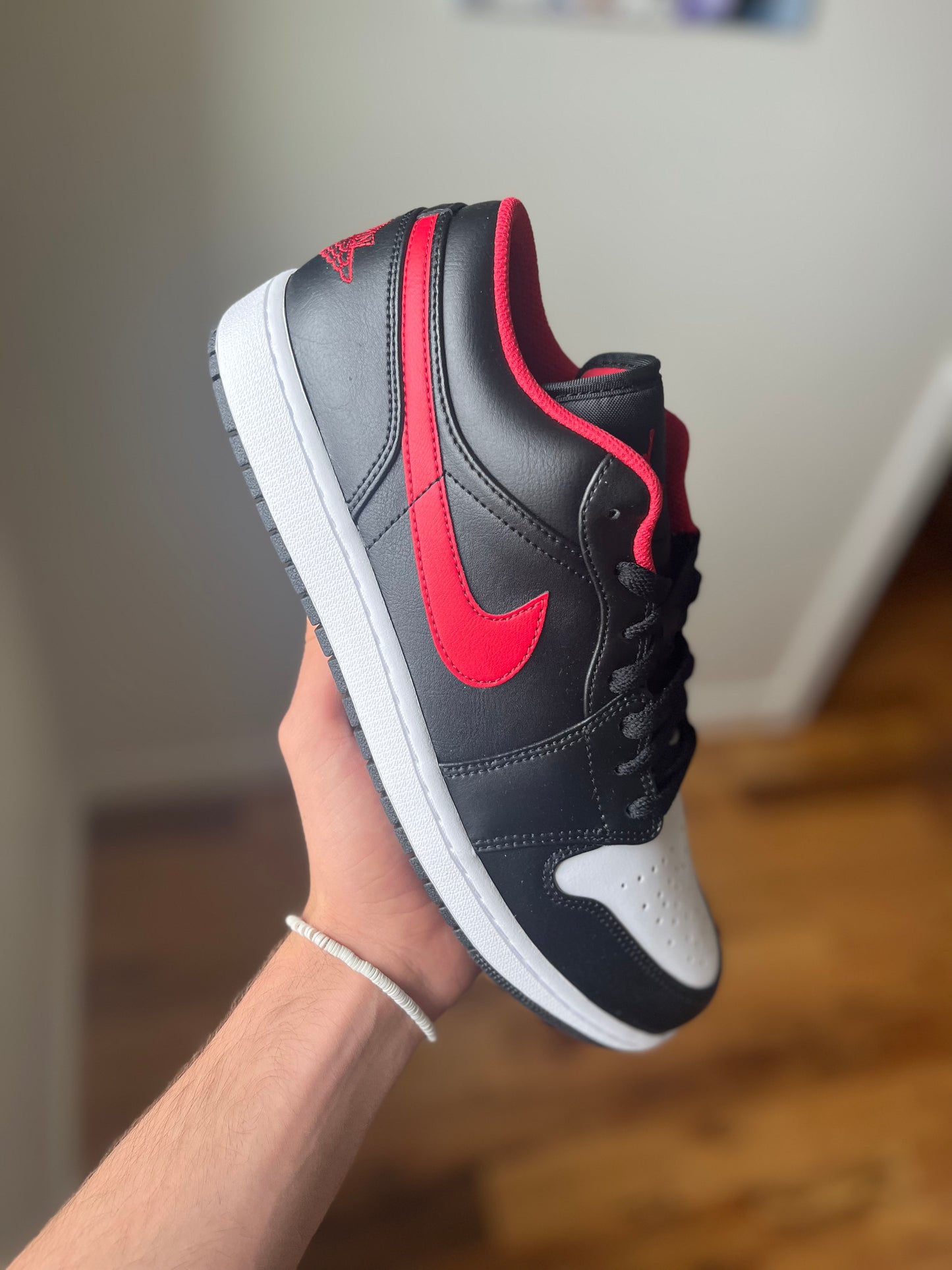 AJ1 low ‘Fire Red’